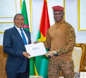 KIKWETE AHITIMISHA ZIARA YAKE BURKINA FASO KWA TRAORE